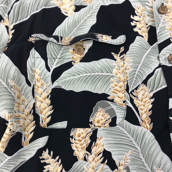 Tommy Bahama Hawaiian Shirt Men's Size: XL 100% RAYON‎ Tropical Floral Black - Picture 8 of 9
